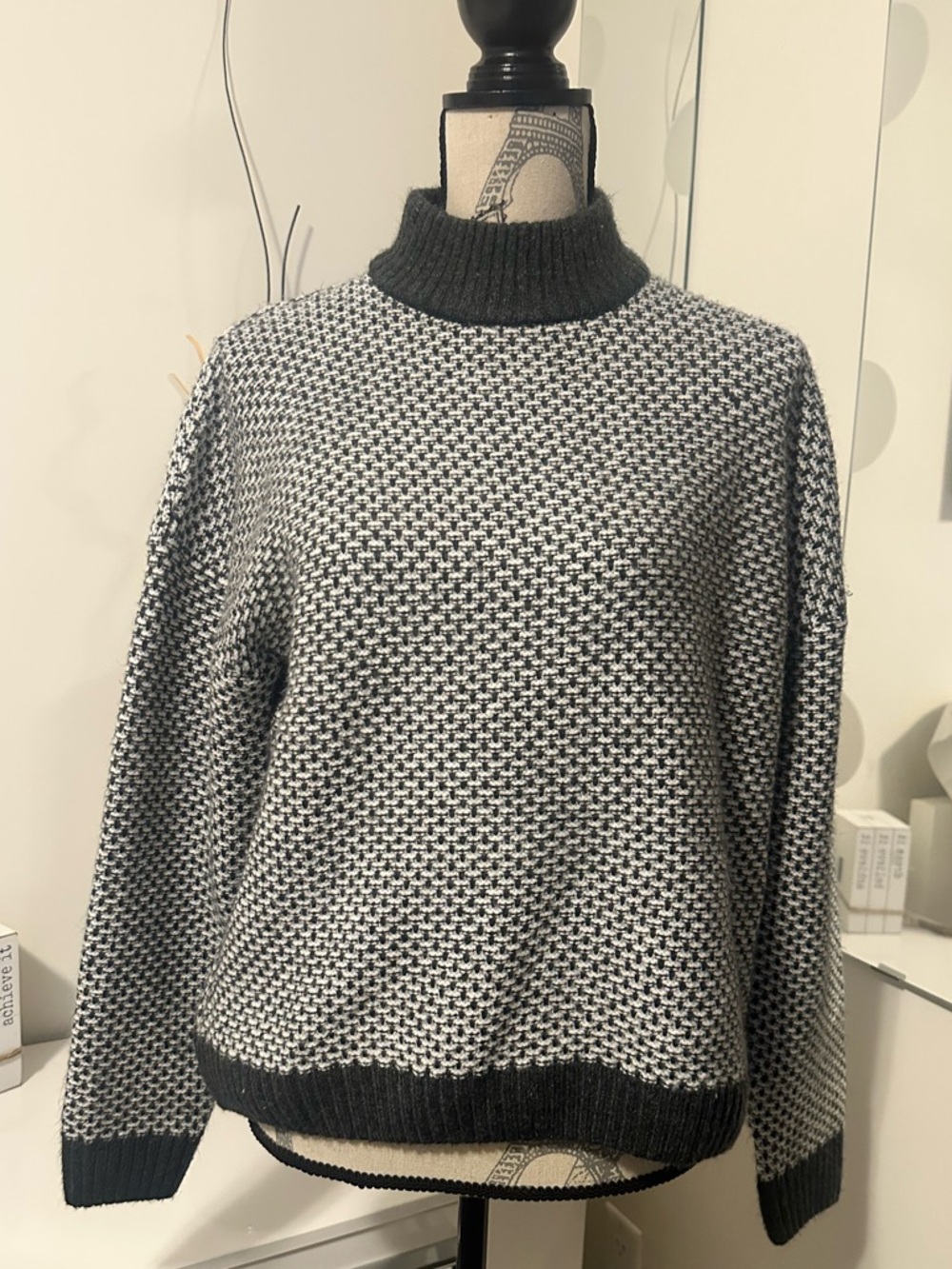 Christian Siriano New York
Textured Black & White Size XL
